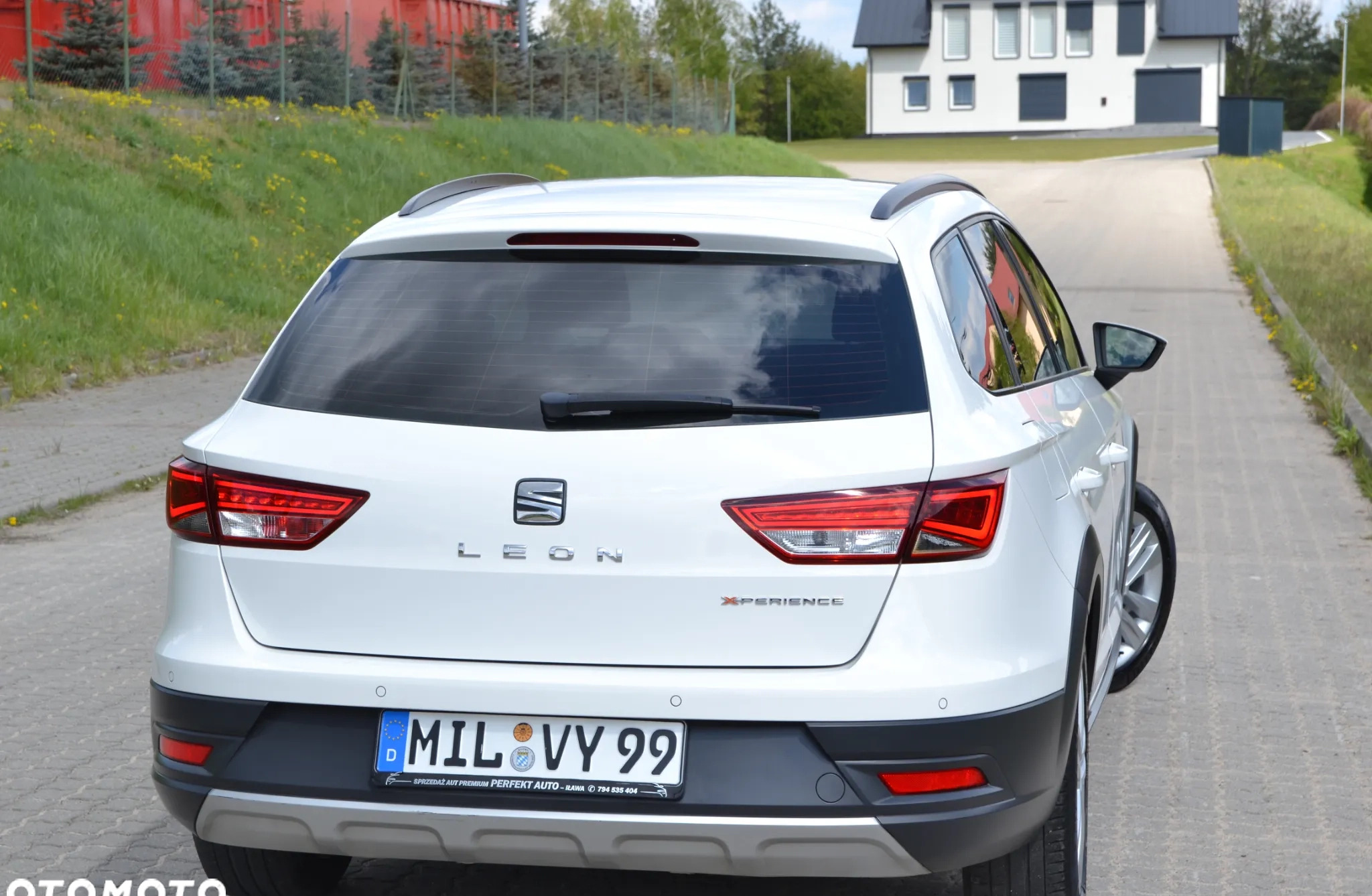 Seat Leon cena 58800 przebieg: 135404, rok produkcji 2015 z Iława małe 781